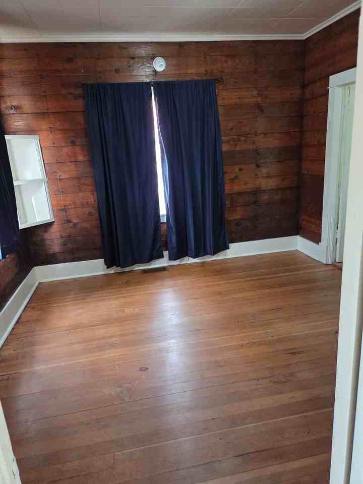 203 E Market Ave - Photo 3 of 22