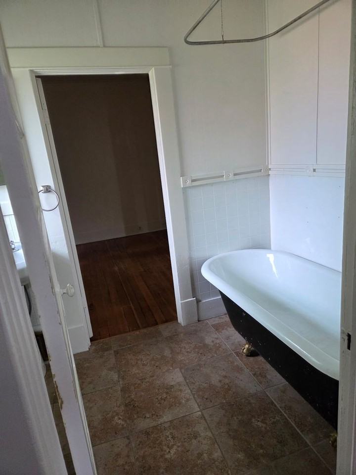 203 E Market Ave - Photo 4 of 22