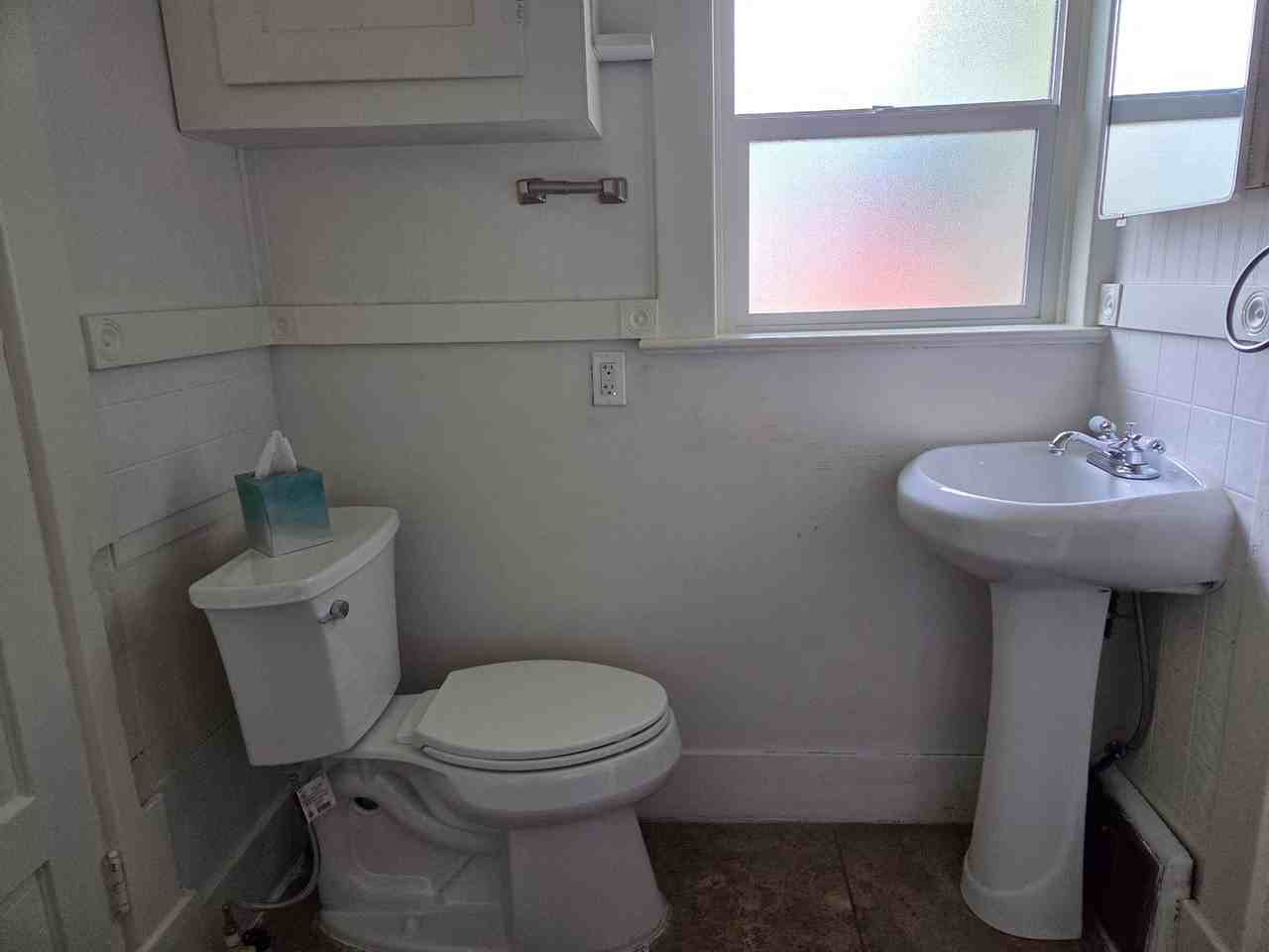 203 E Market Ave - Photo 5 of 22