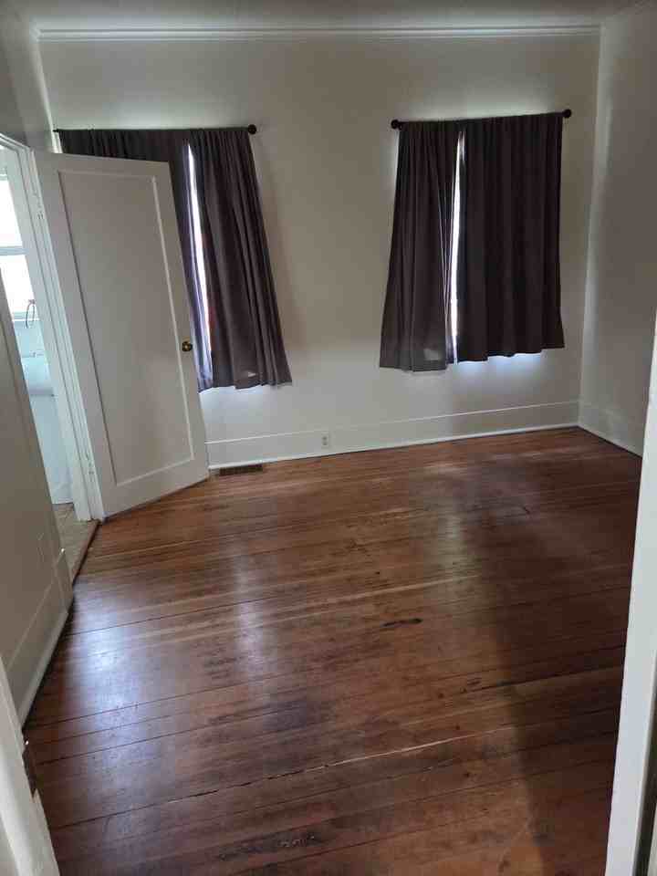 203 E Market Ave - Photo 7 of 22