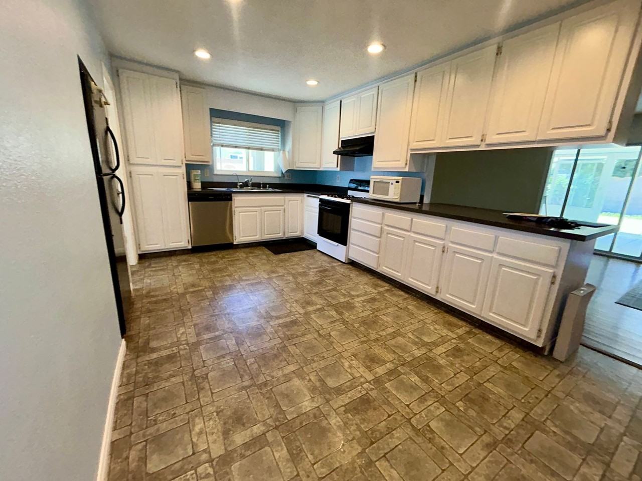 5572 Nevada Dr - Photo 5 of 22