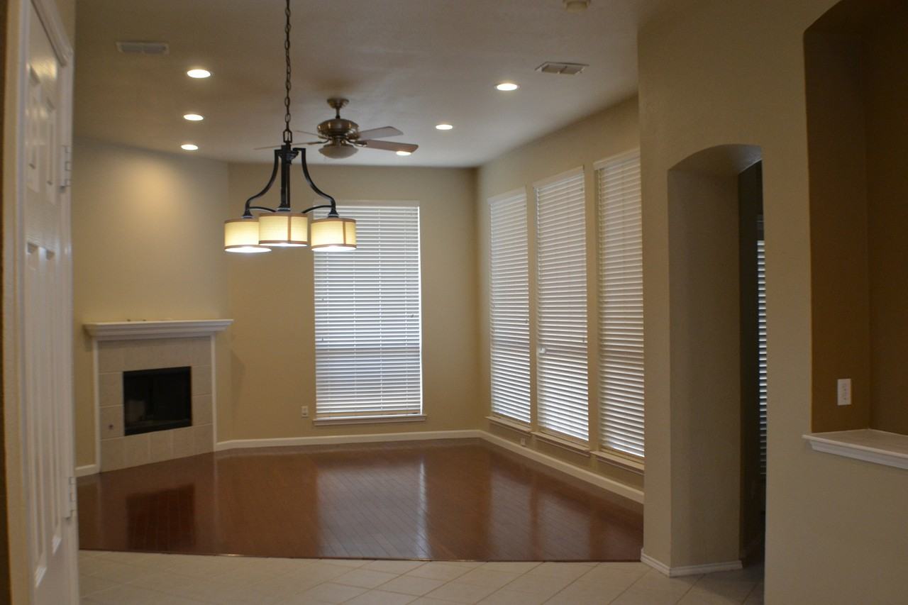 1013 Clear Creek Dr - Photo 2 of 14