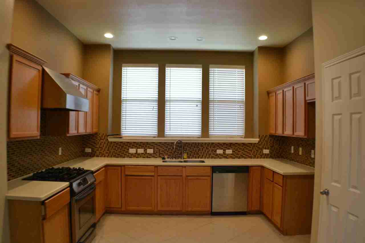 1013 Clear Creek Dr - Photo 5 of 14