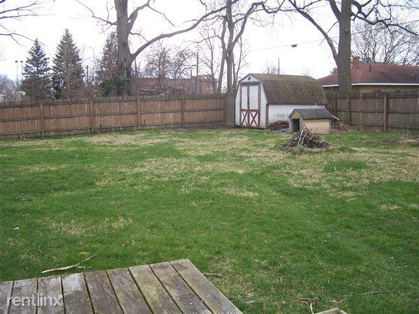 1321 Locust St - Photo 2 of 10