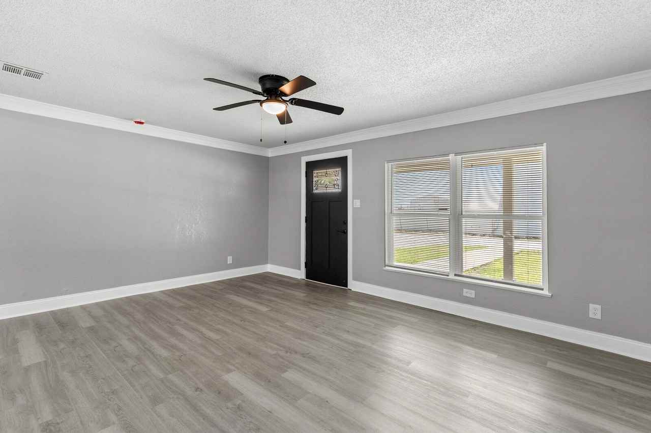 109 E Frost St #1 - Photo 2 of 19