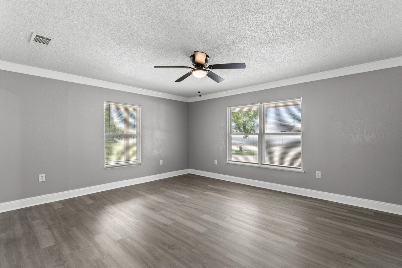 109 E Frost St #1 - Photo 4 of 19