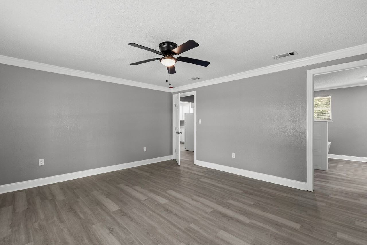 109 E Frost St #1 - Photo 5 of 19