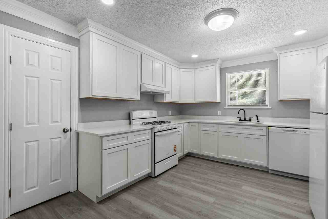 109 E Frost St #1 - Photo 6 of 19