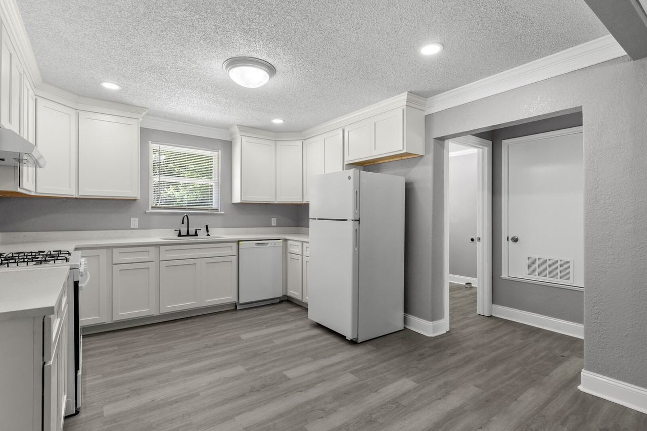 109 E Frost St #1 - Photo 7 of 19
