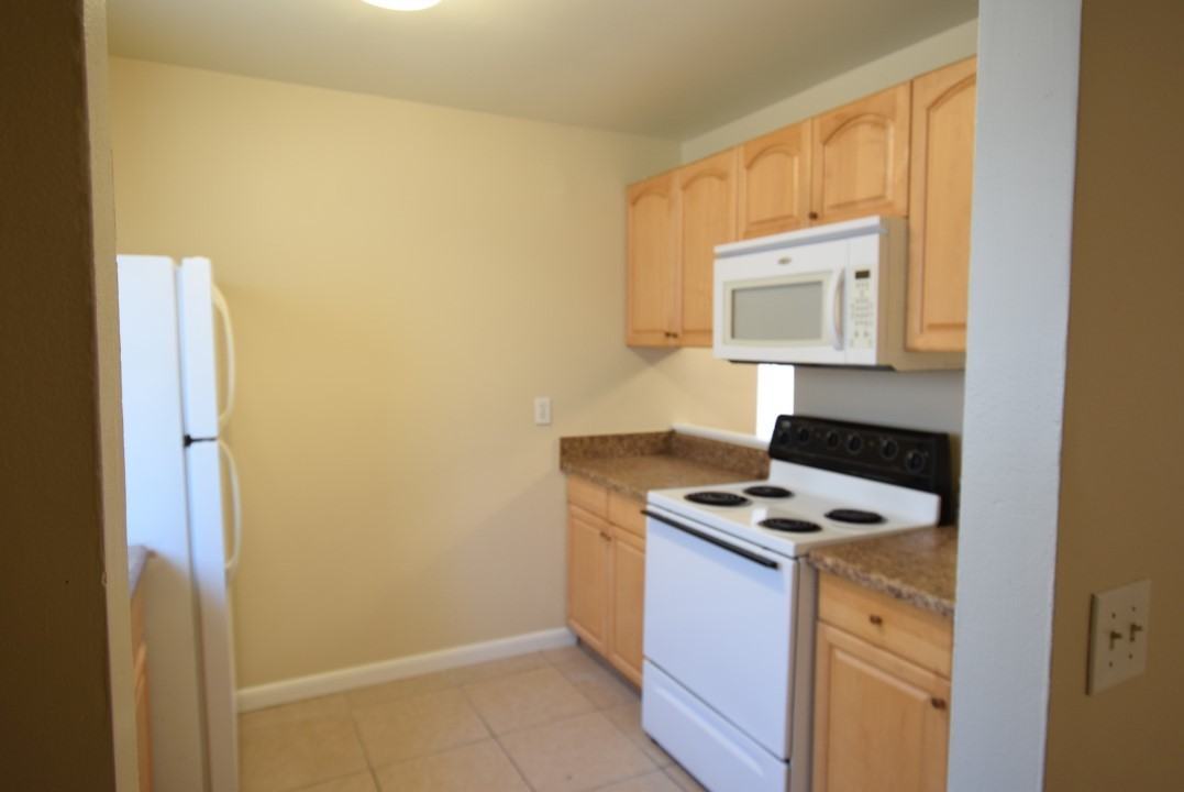 112 Cory Ln - Photo 2 of 9