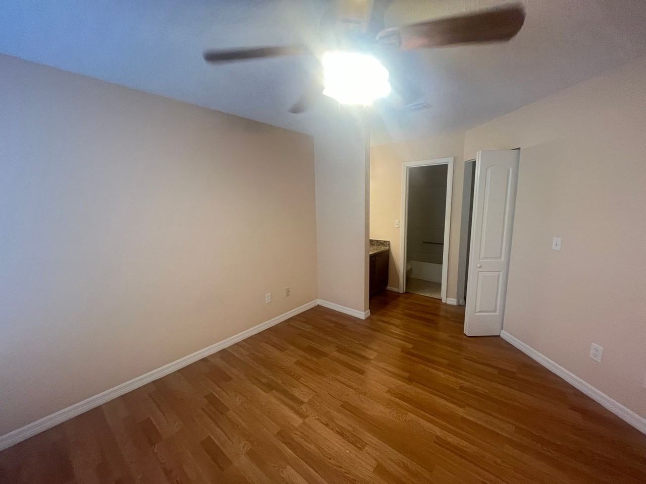 2597 Grassy Point Dr - Photo 3 of 9