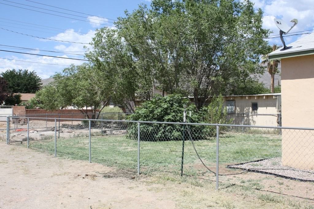 1905 12th St - Photo 2 of 14