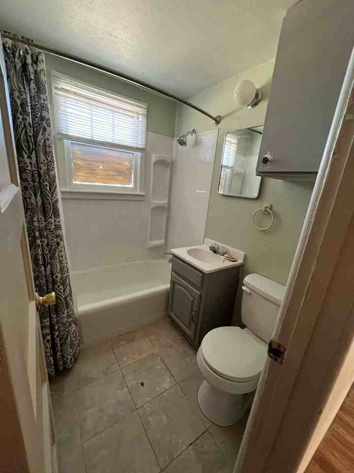 1905 12th St - Photo 6 of 14