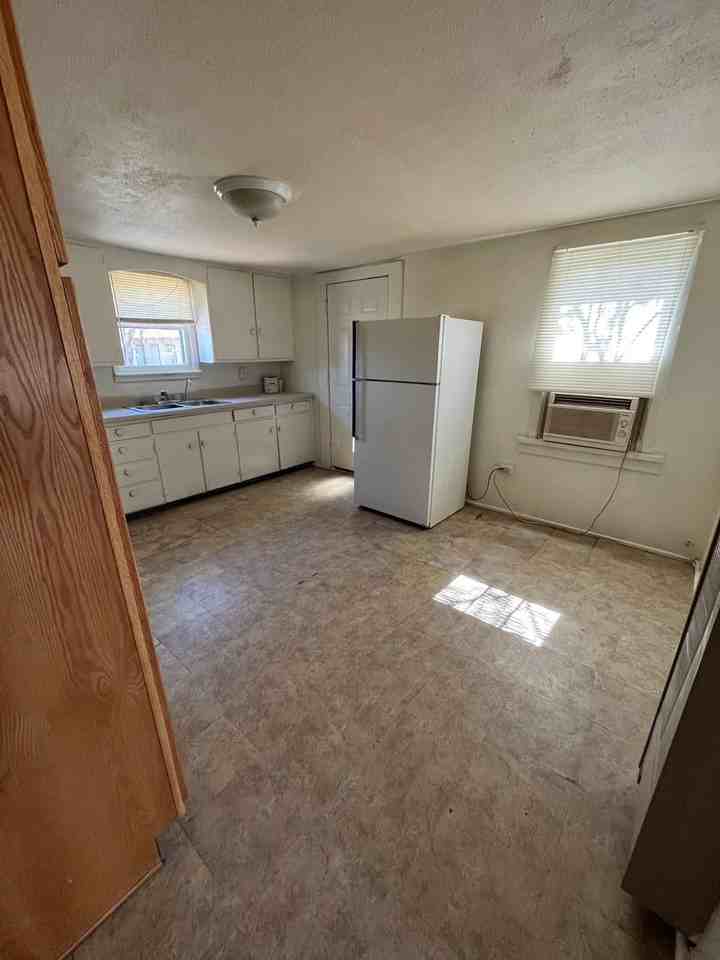 1905 12th St - Photo 7 of 14