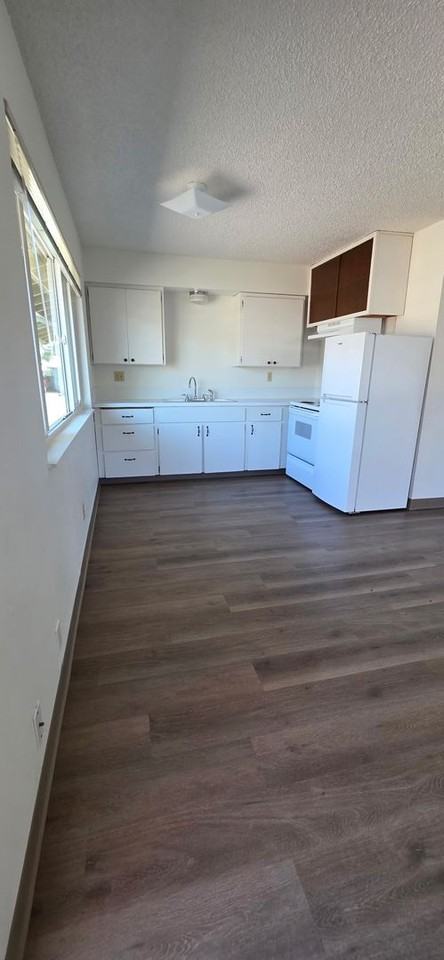 447 S 13th St - Photo 3 of 7