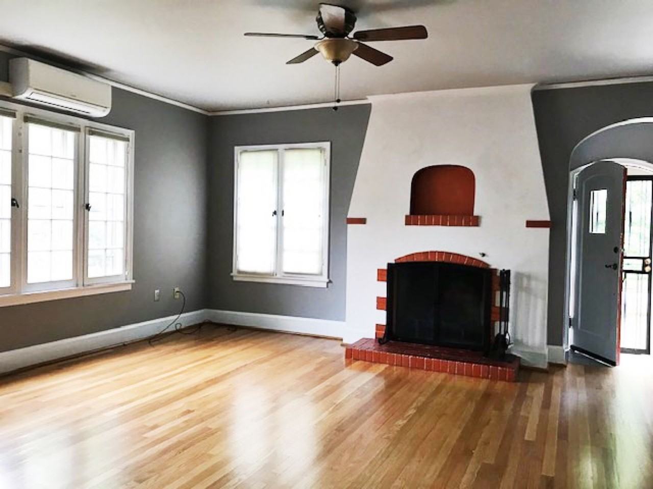 2082 Ivy St - Photo 3 of 19