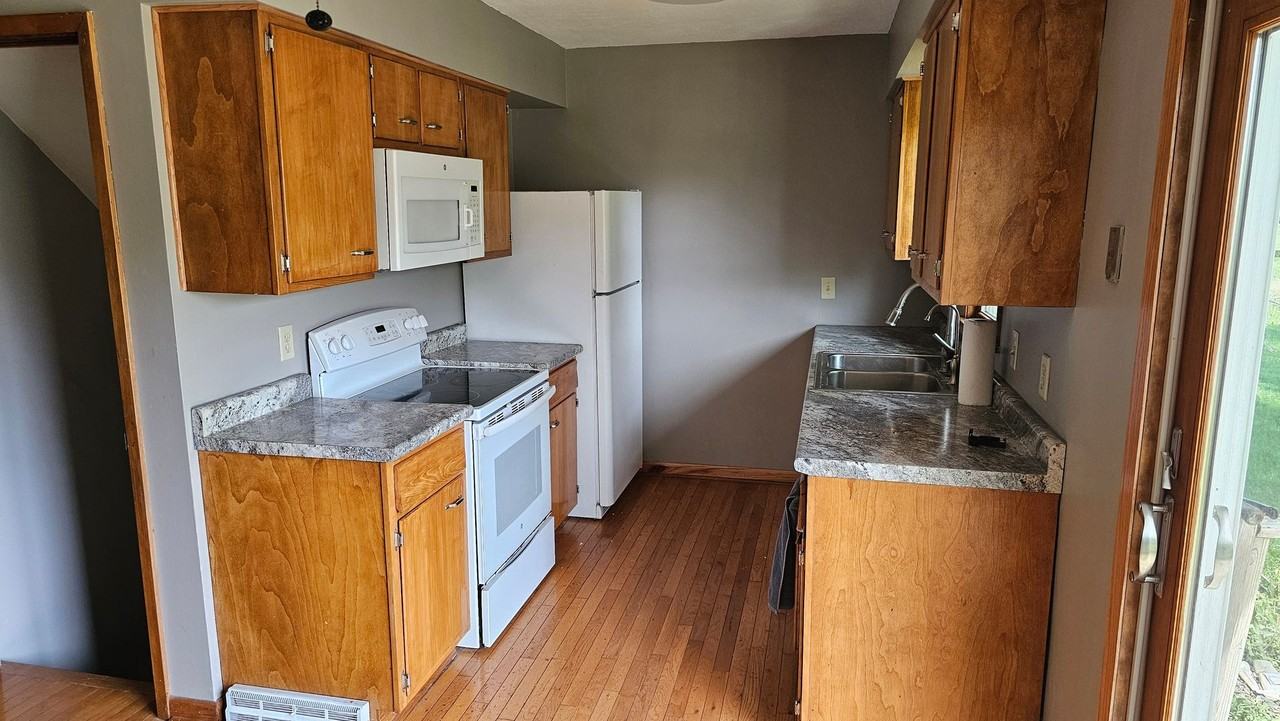 3501 15th Ave Se - Photo 3 of 8