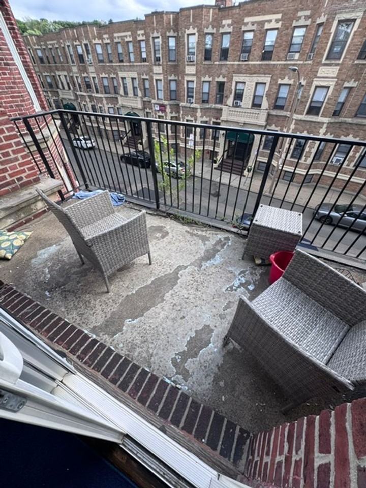 185 Kelton St - Photo 5 of 10