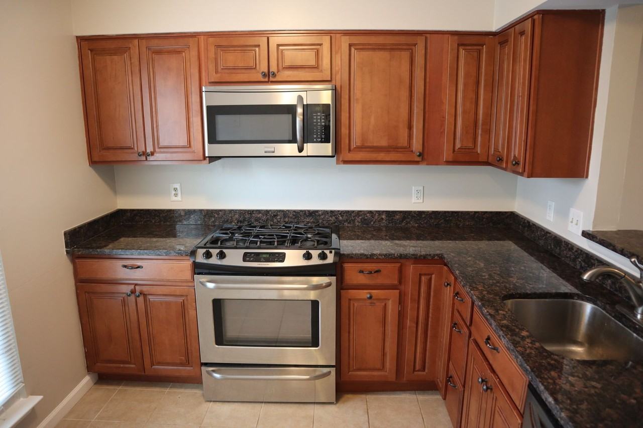 9513 Melrose Square Way - Photo 3 of 24