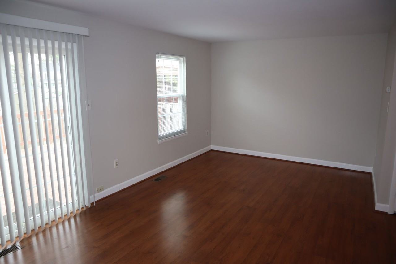 9513 Melrose Square Way - Photo 6 of 24