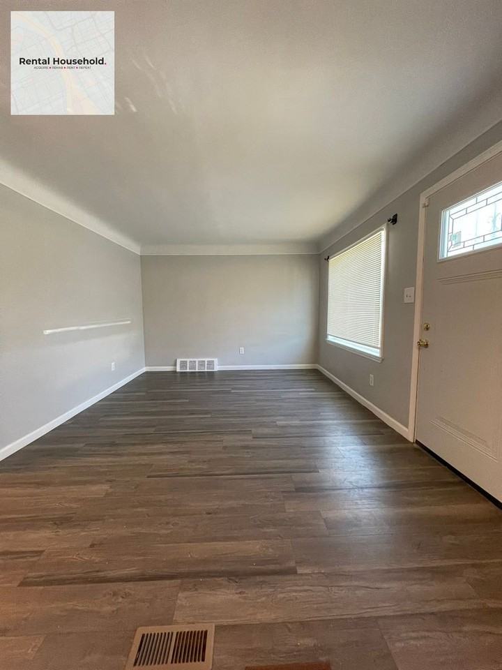 14570 Cherrylawn St - Photo 3 of 20