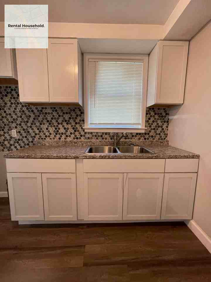 14570 Cherrylawn St - Photo 4 of 20