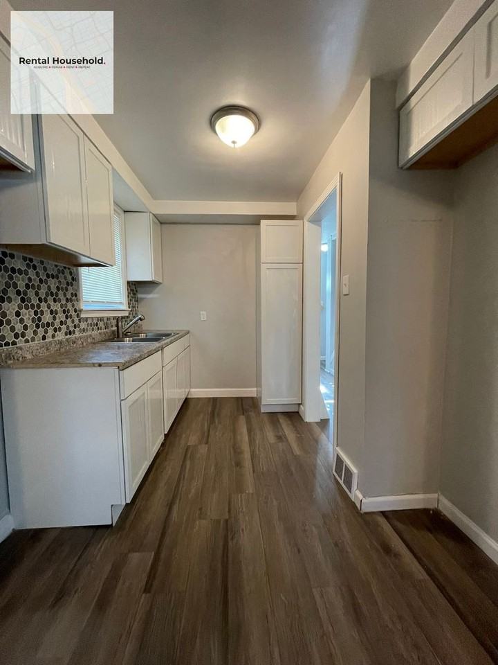 14570 Cherrylawn St - Photo 5 of 20