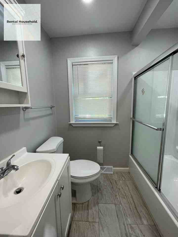 14570 Cherrylawn St - Photo 6 of 20
