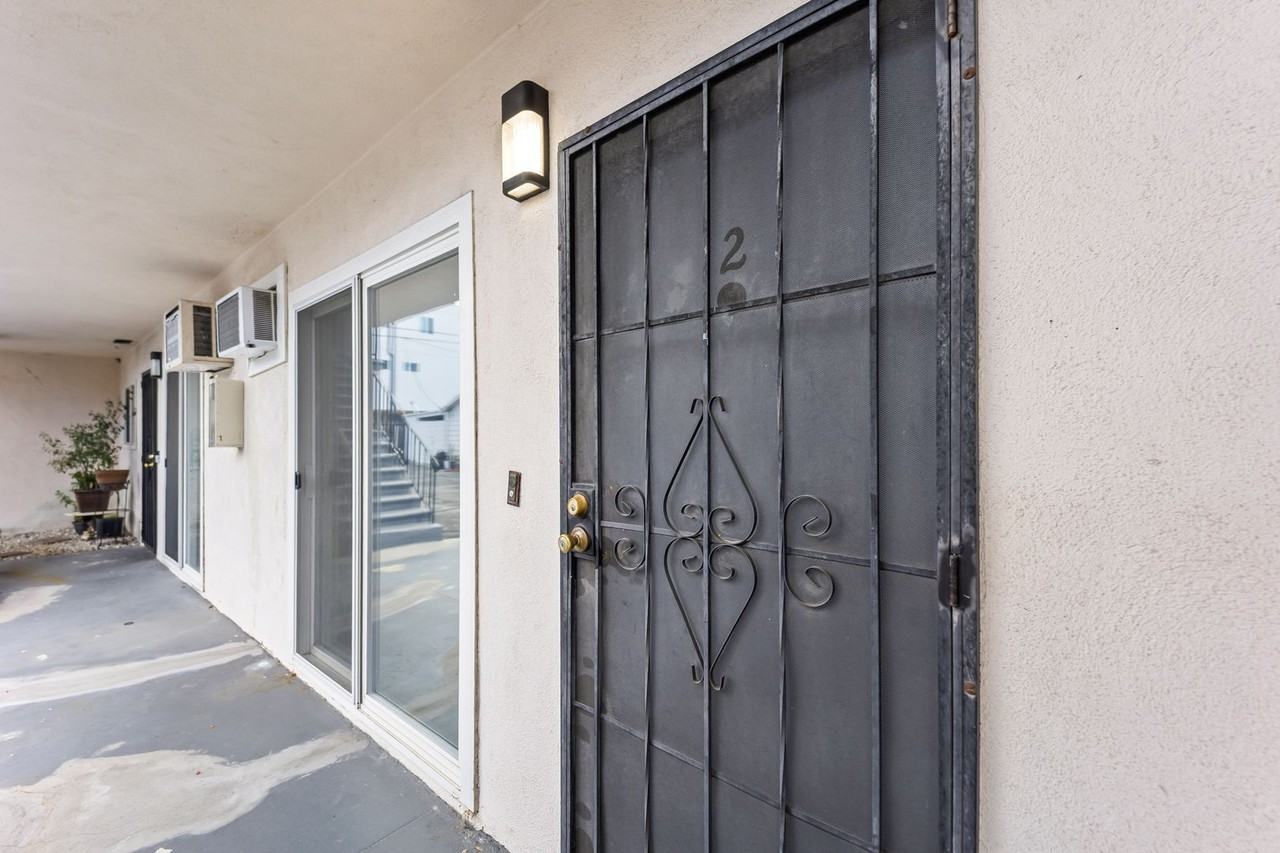 14525 Albers St - Photo 3 of 16