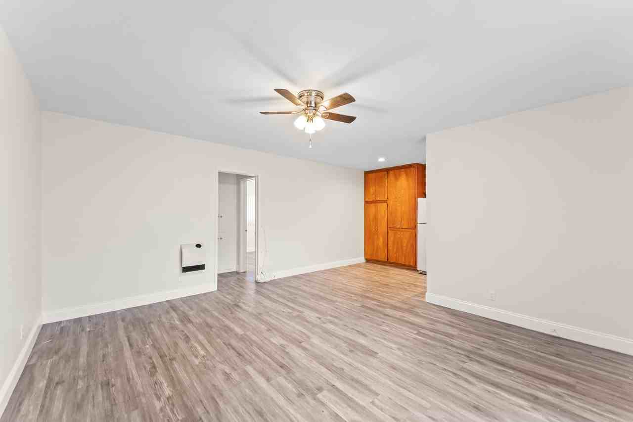 14525 Albers St - Photo 5 of 16