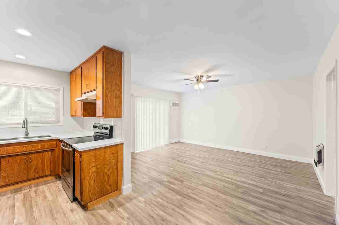 14525 Albers St - Photo 7 of 16