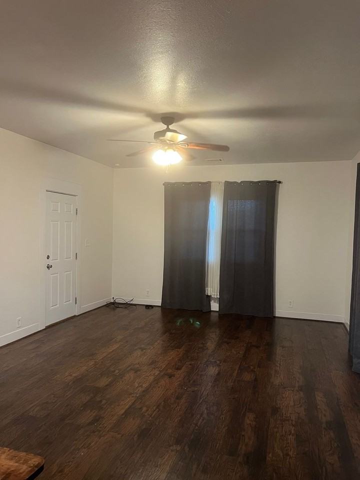 1407 E St - Photo 3 of 27