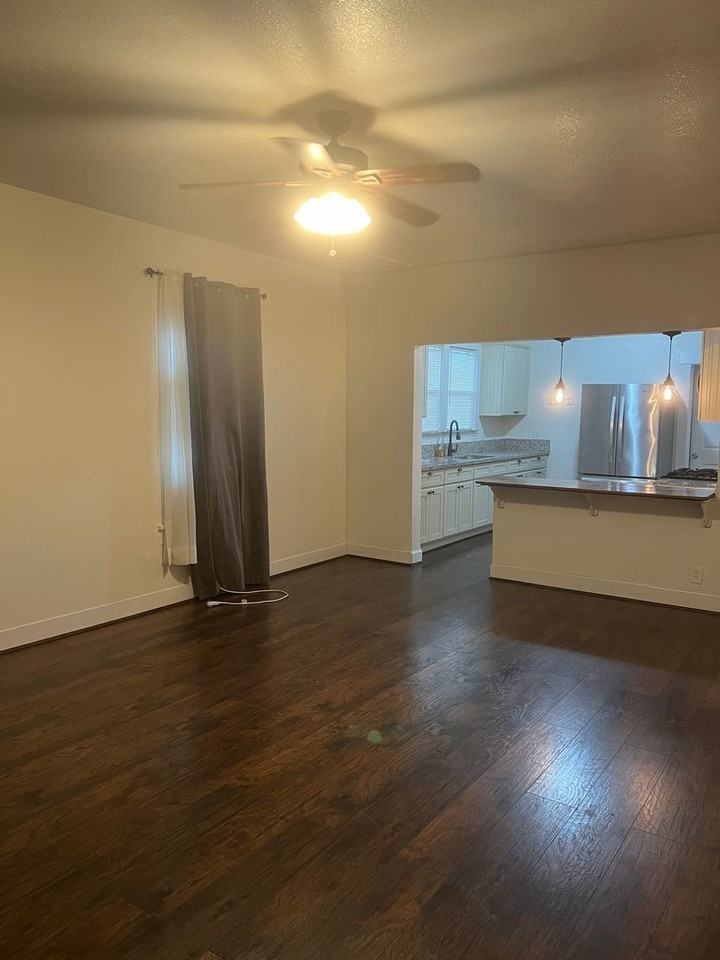 1407 E St - Photo 4 of 27