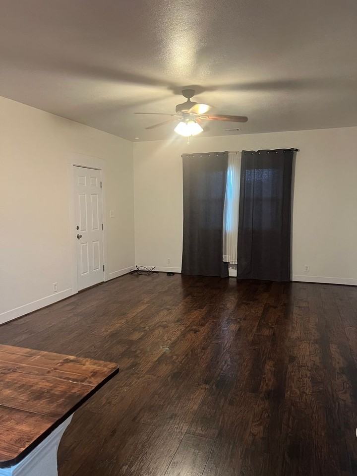 1407 E St - Photo 5 of 27