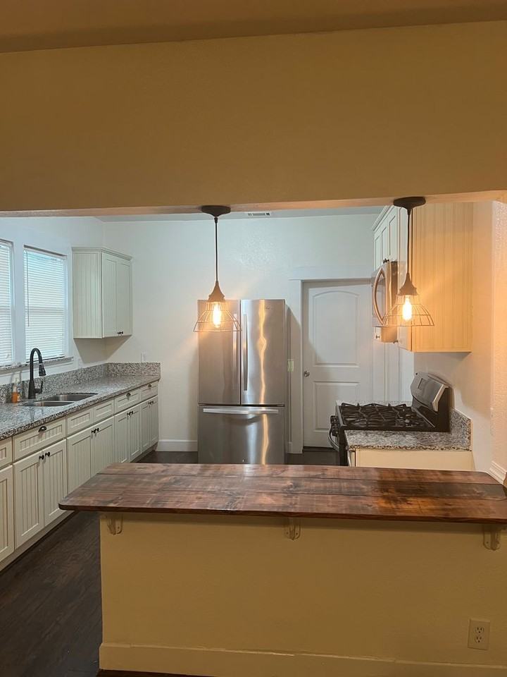 1407 E St - Photo 7 of 27