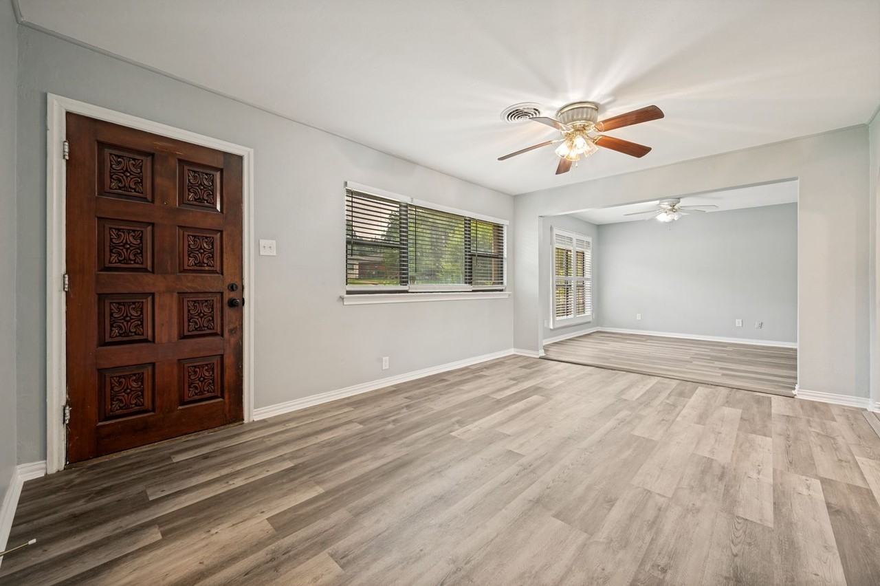 315 E 15th St - Photo 2 of 13