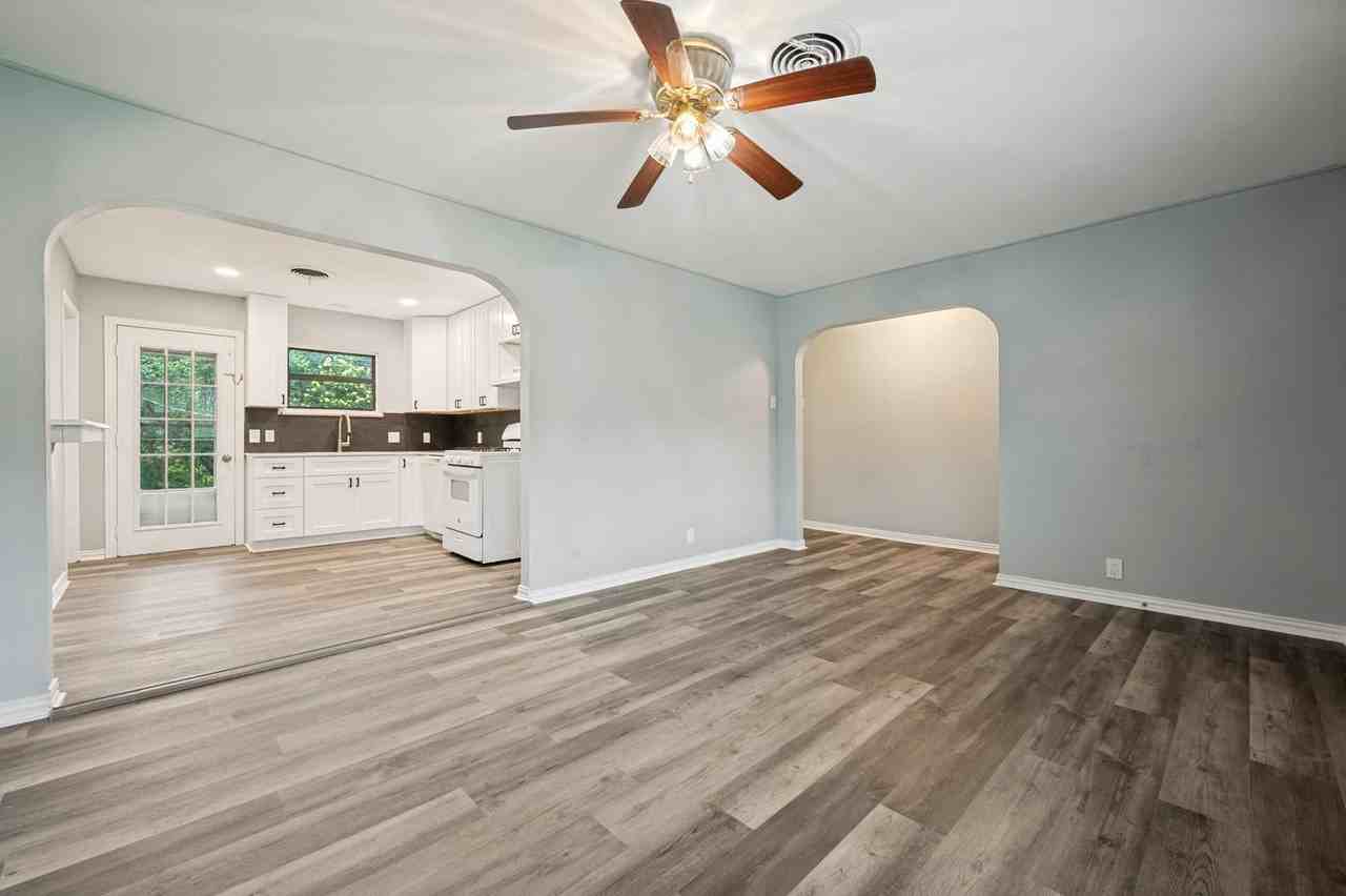 315 E 15th St - Photo 3 of 13