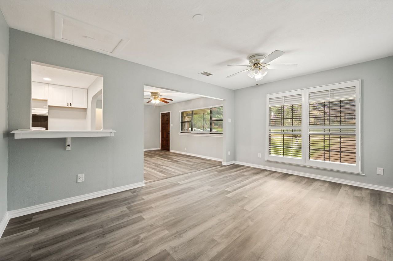 315 E 15th St - Photo 4 of 13
