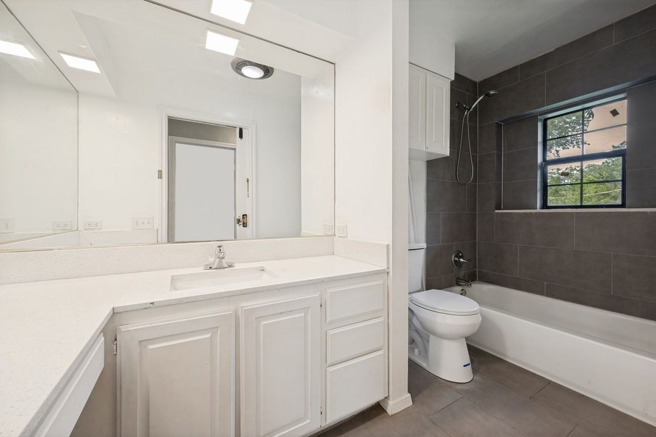 315 E 15th St - Photo 6 of 13