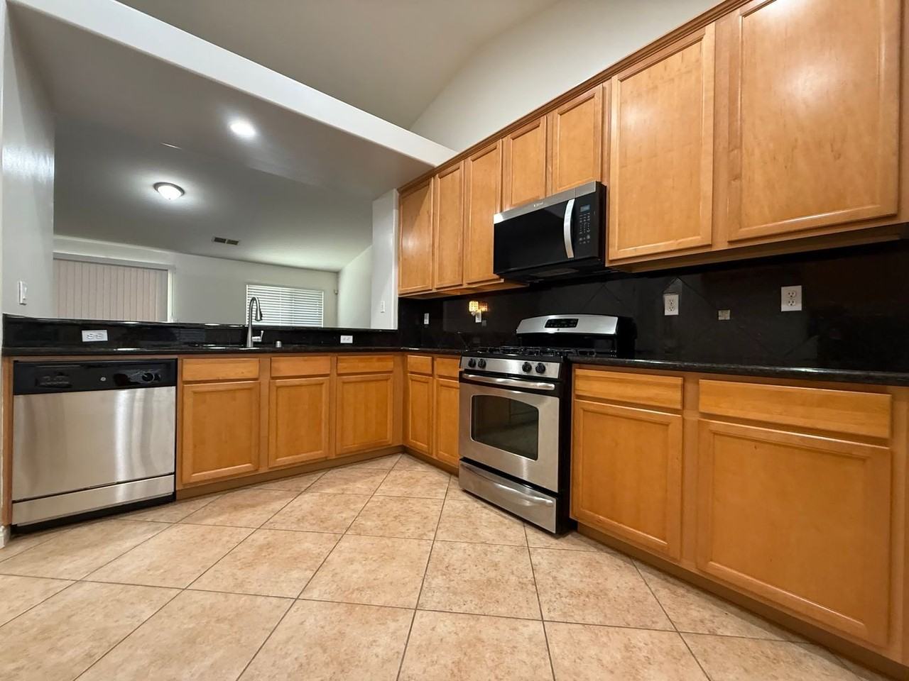 13616 Scafell Pike St - Photo 4 of 20