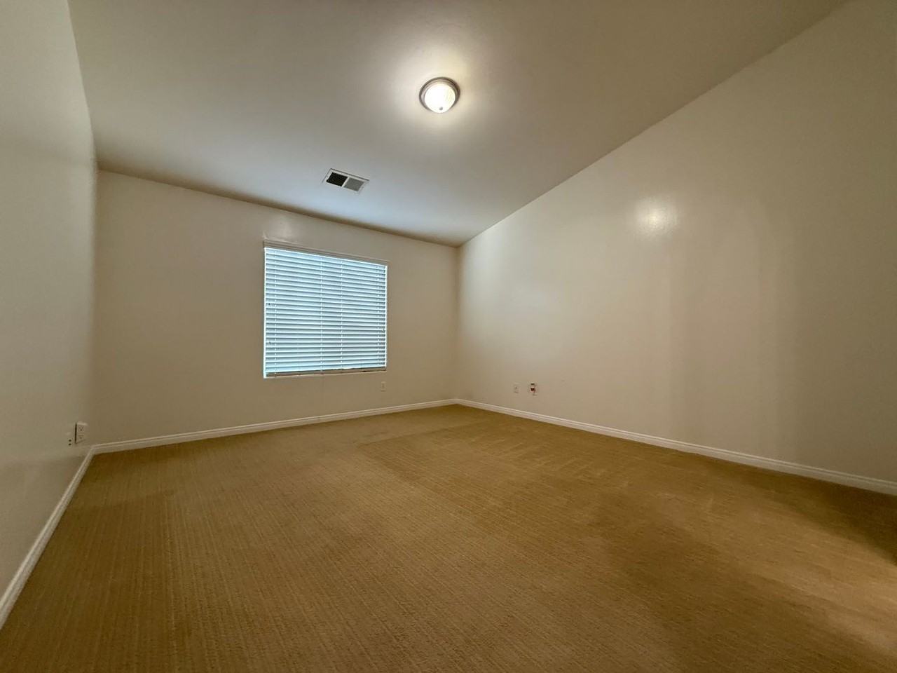 13616 Scafell Pike St - Photo 7 of 20