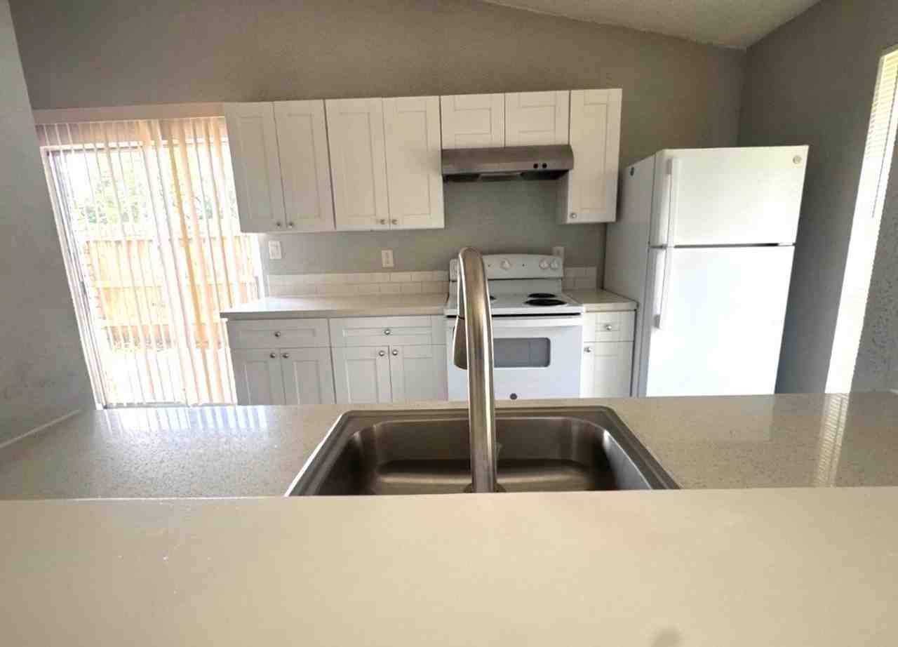 11217 Pender Ln - Photo 4 of 13