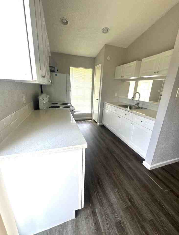 11217 Pender Ln - Photo 6 of 13