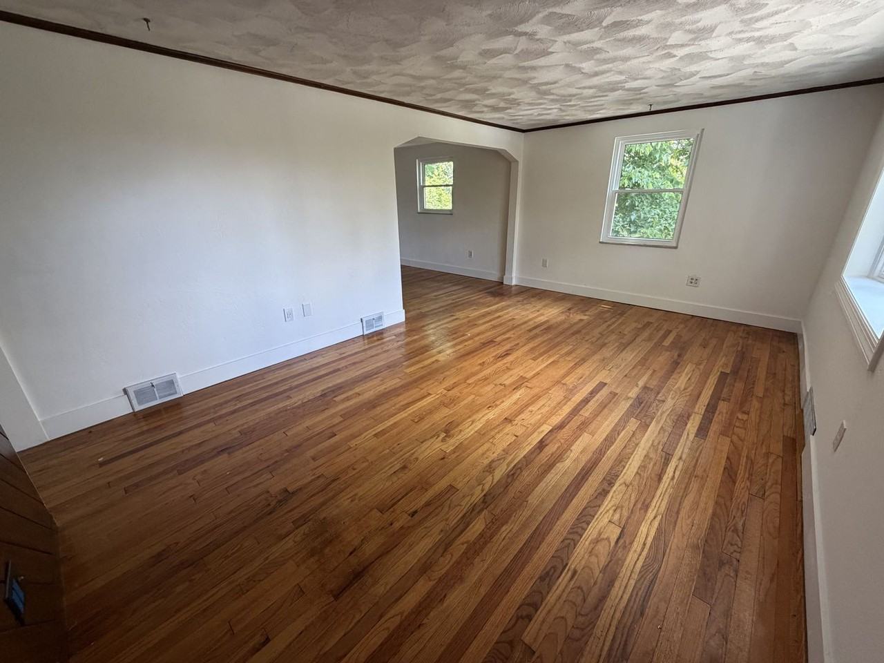1016 Old Washington Rd - Photo 2 of 17