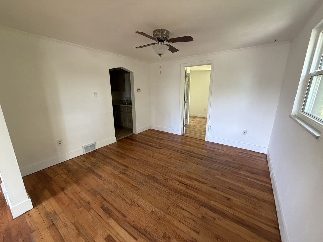 1016 Old Washington Rd - Photo 5 of 17
