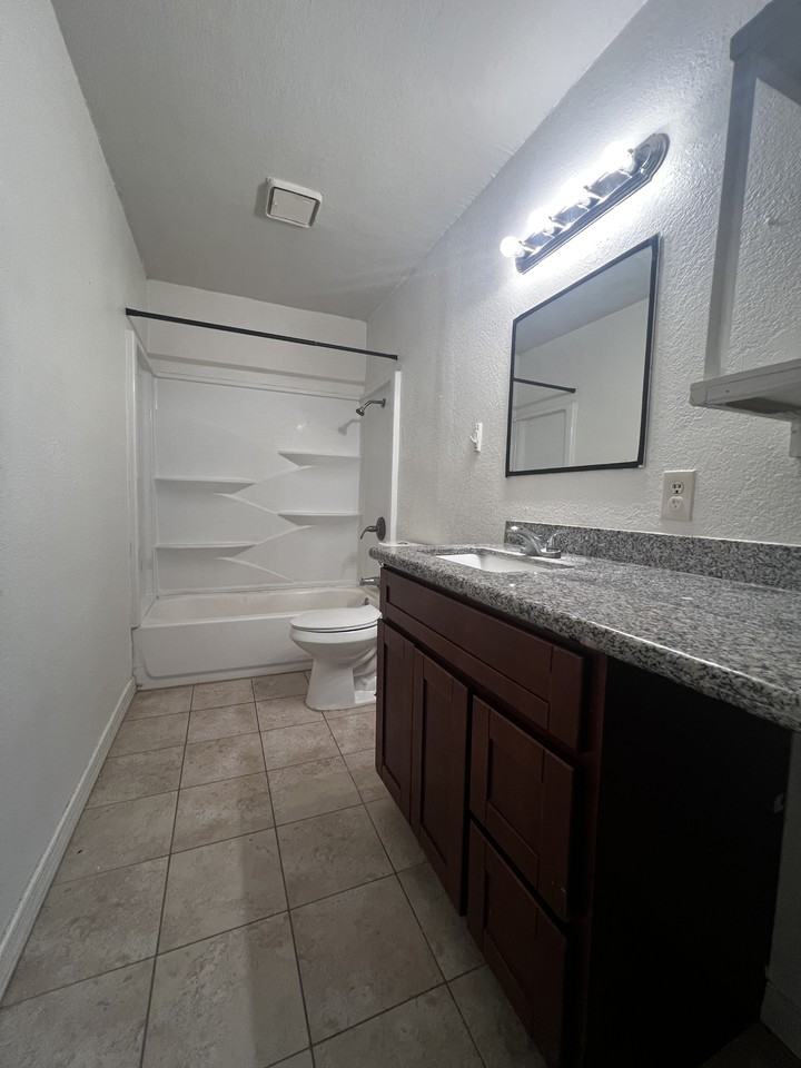 14409 Pine St #1 - Photo 4 of 6
