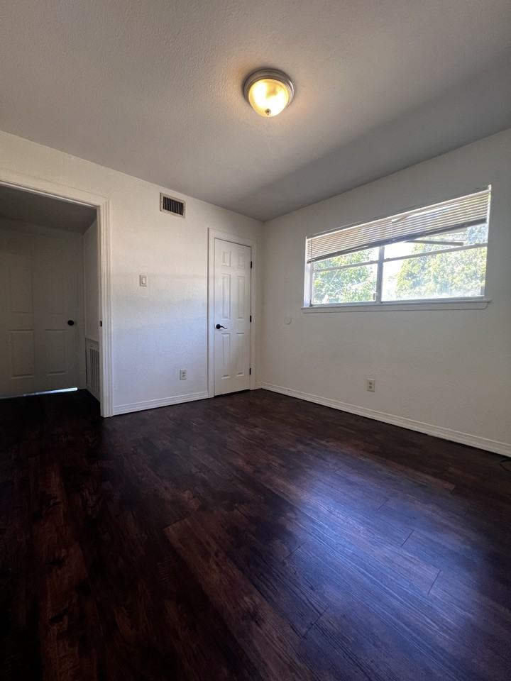 14409 Pine St #1 - Photo 5 of 6