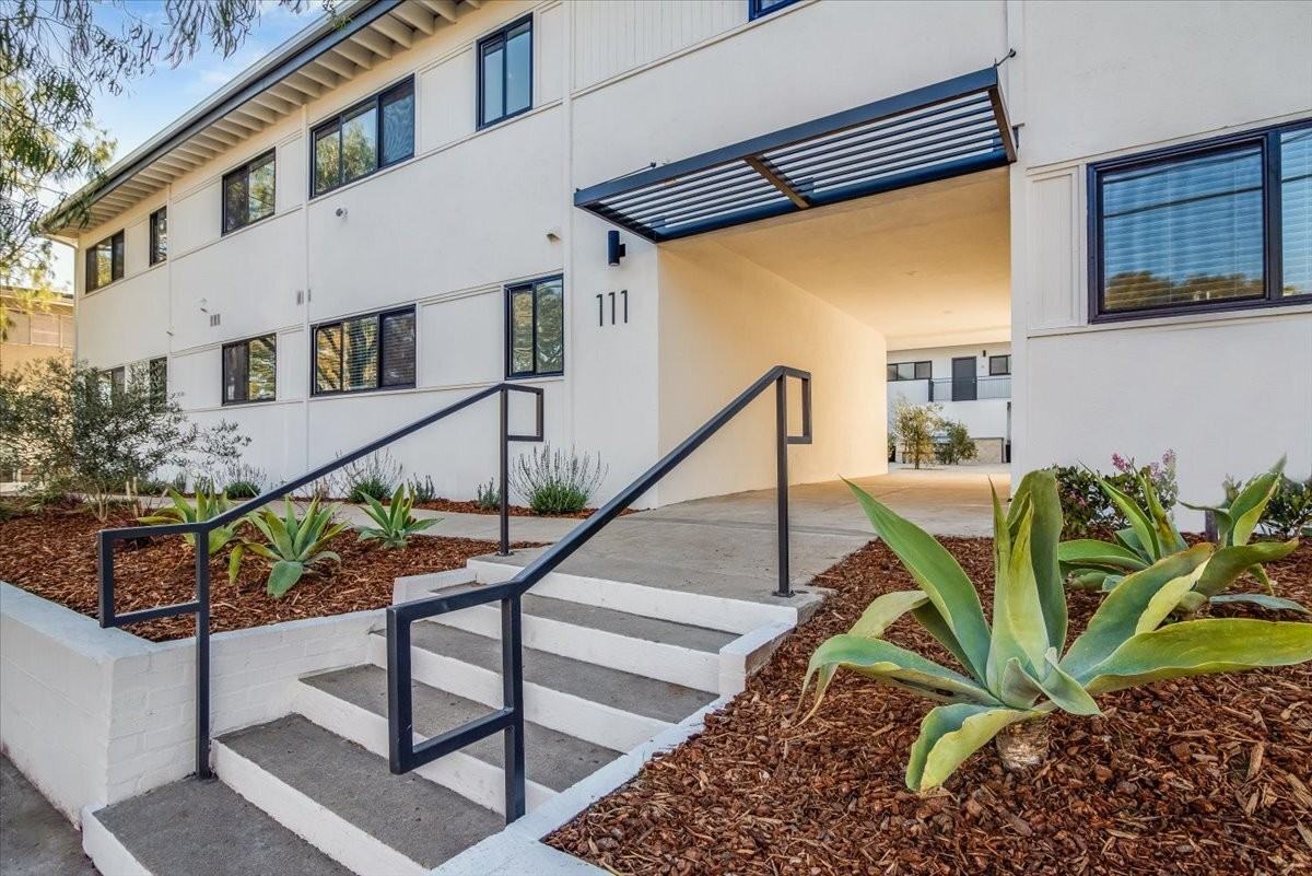 111 North La Cumbre Road - Photo 2 of 6