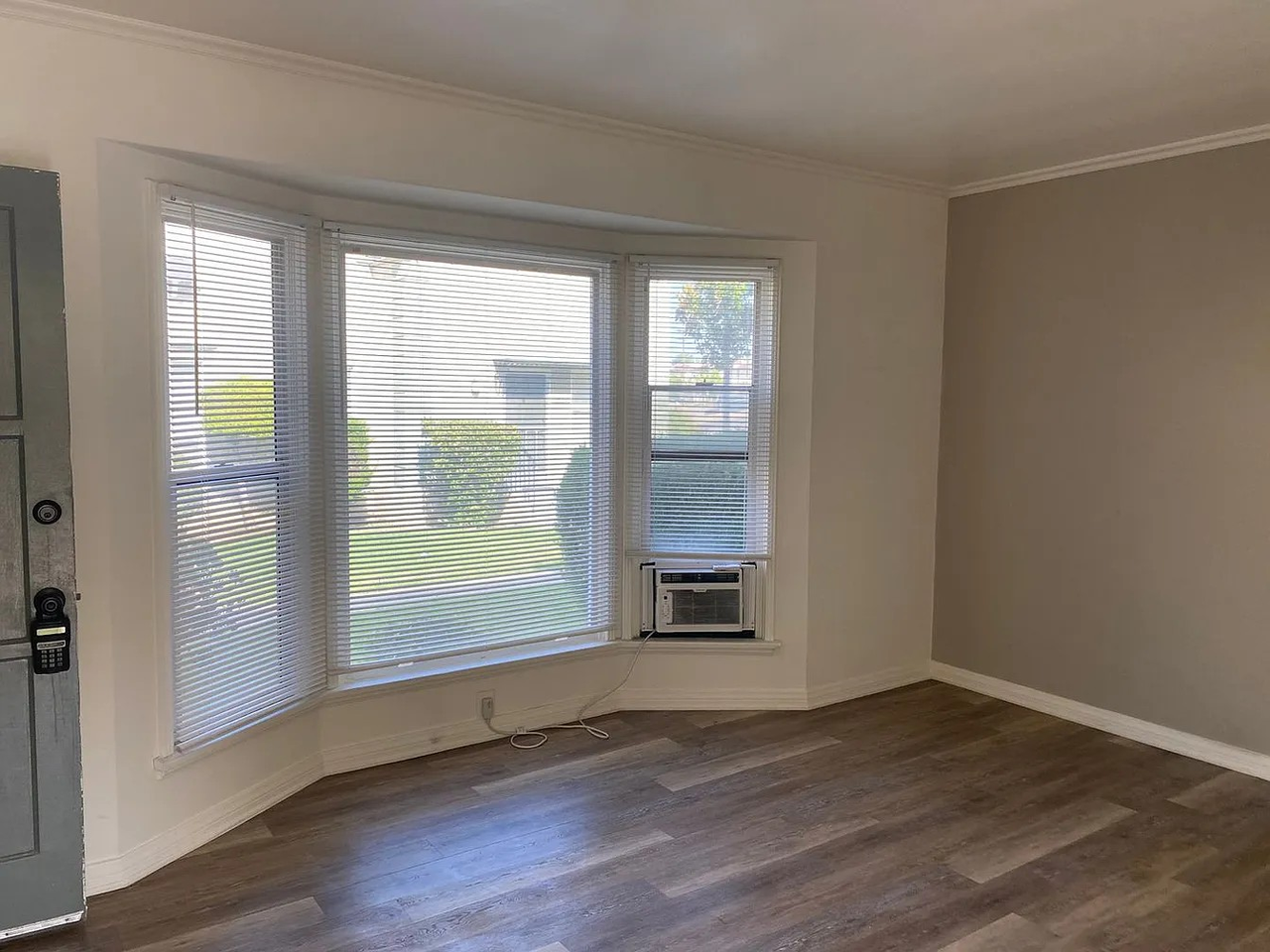 Wilson Ave 1422 - 1424 - Photo 2 of 13