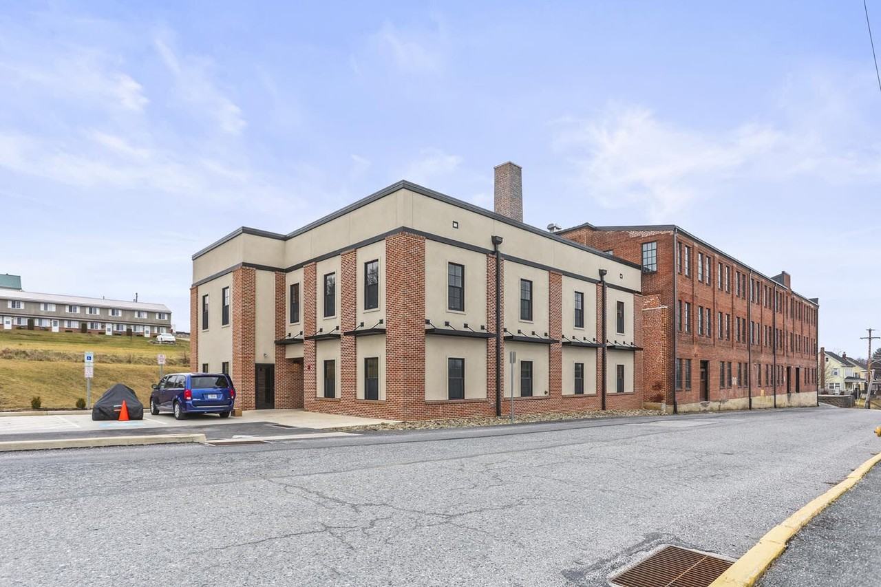Lombard Commons - Photo 3 of 28